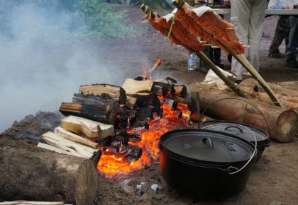 Cooking fish and bread on the fire